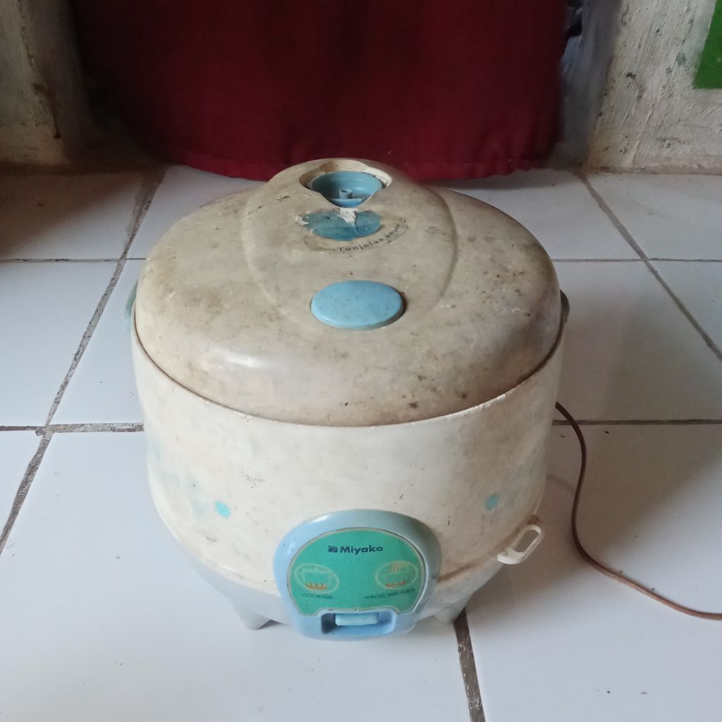 MAGICOM MIYAKO BEKAS 1,20 LITER/1,02 KG BERAS