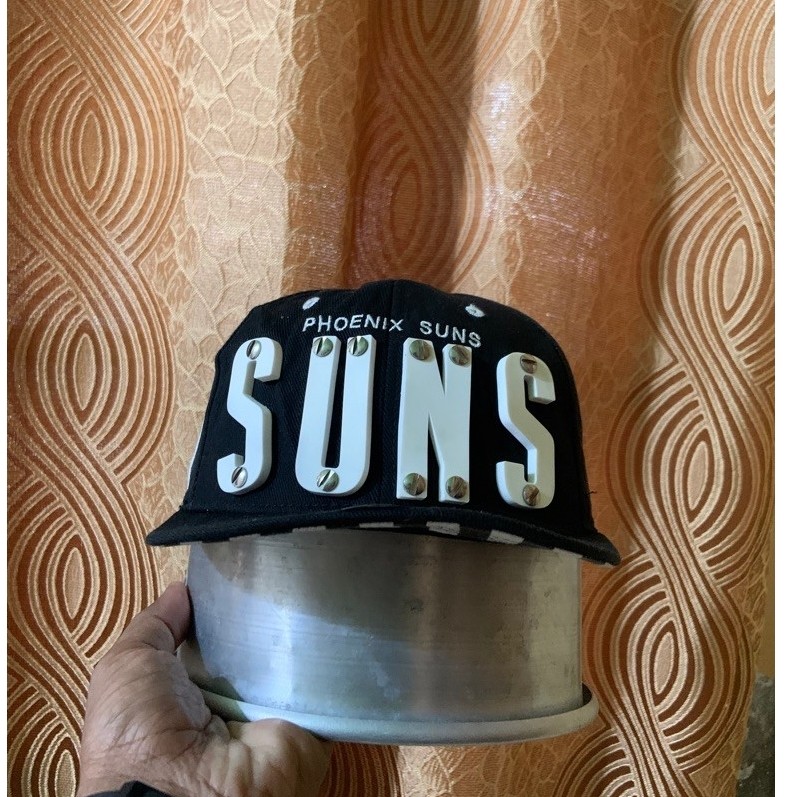 Topi Baseball Phoenix Suns warna hitam dengan tulisan Suns model snapback