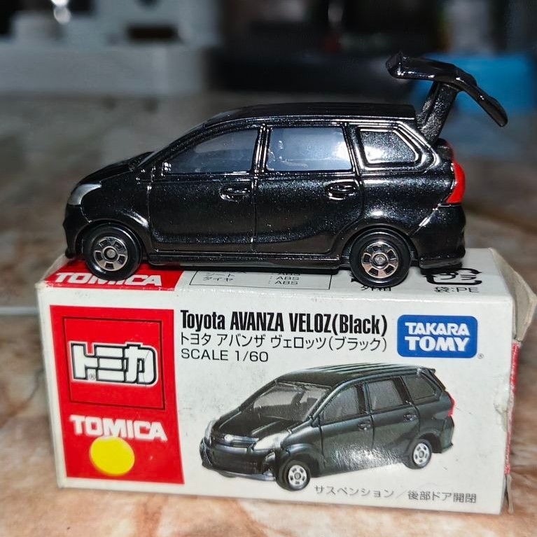Tomica Toyota Avanza Veloz black kondisi masih mulus banget