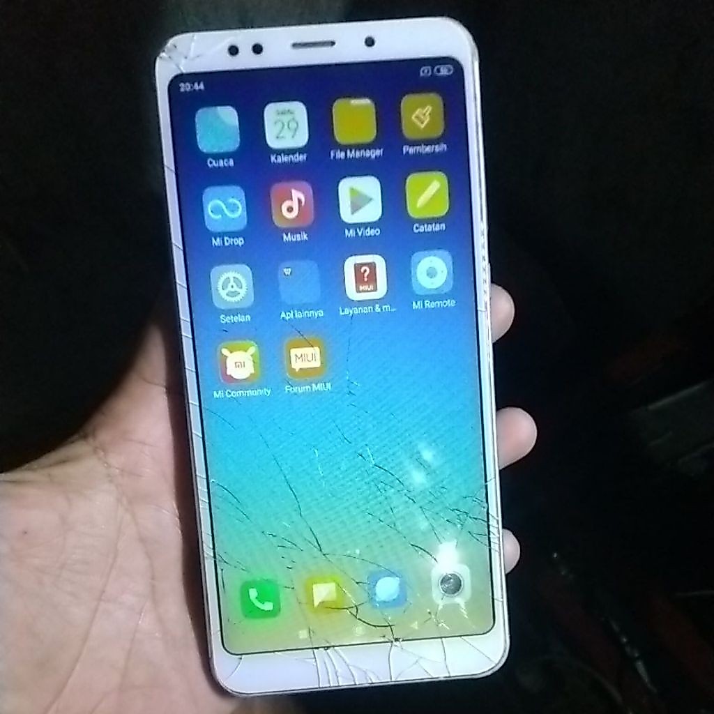 hp redmi 5plus ram 3/32 minus lcd pcah sentuh joss