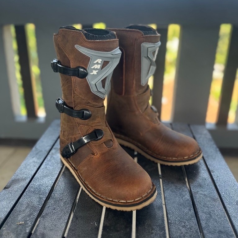 SEPATU ADVENTURE RMX MODEL TRIAL