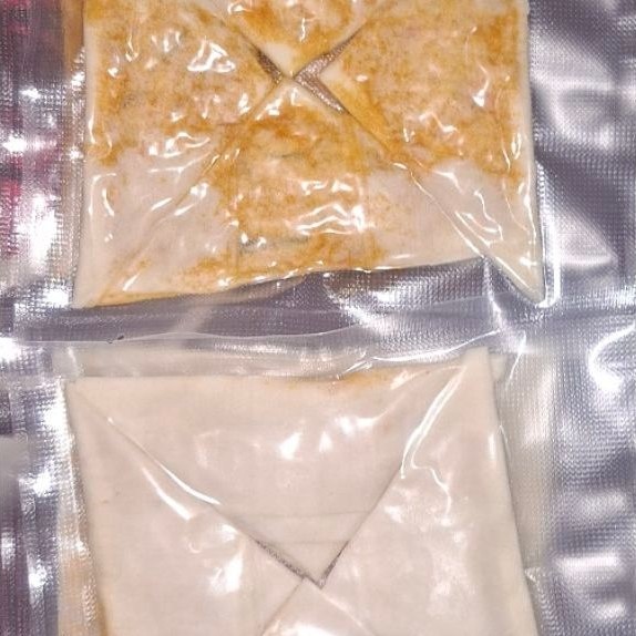 Lumpia ayam suwir pedas