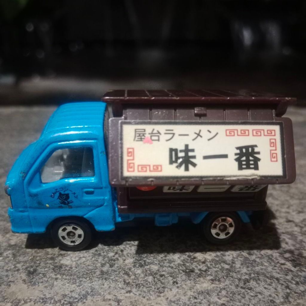 diecast tomica subaru sambar truck