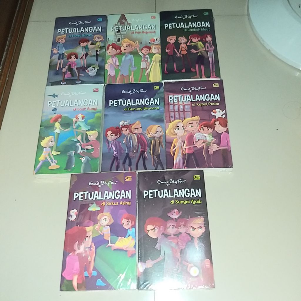 Seri Petualangan - Enid Blyton - Paket 8 Buku