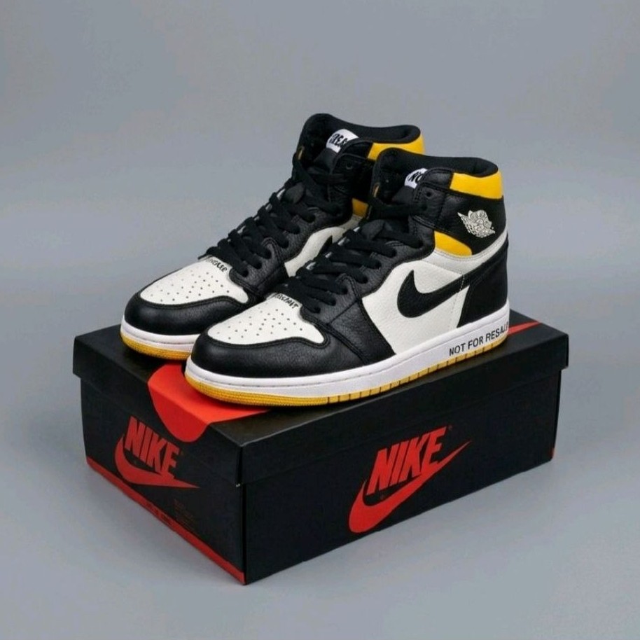 Nike Air Jordan 1 High No Photos Sz 42