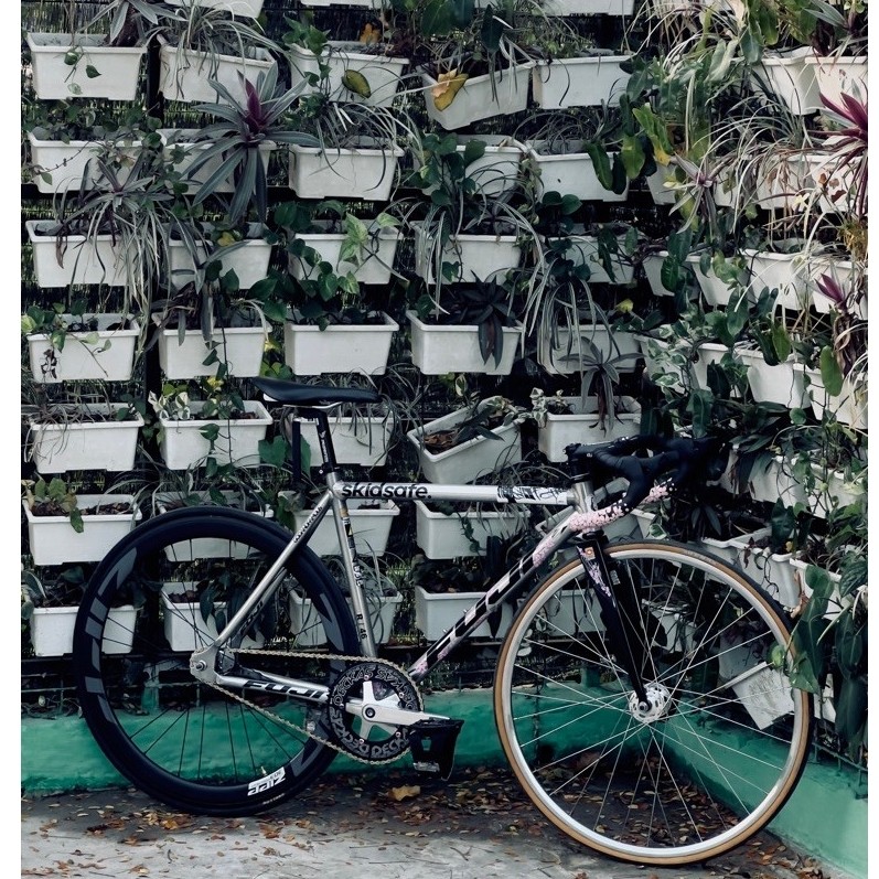 Sepeda Fixie Soloist 71 Size M warna chrome & pink sakura