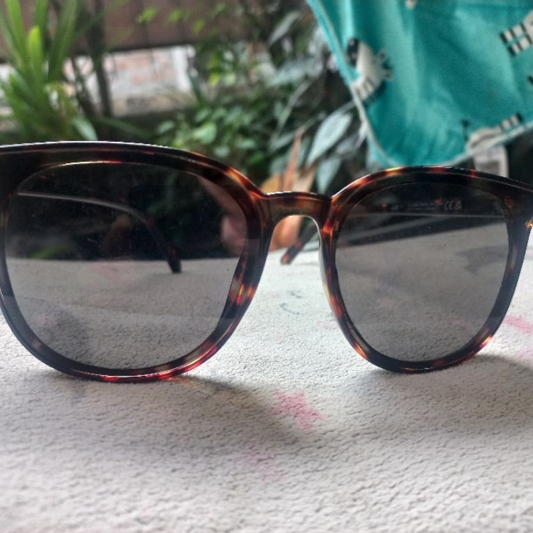 Kacamata Hitam H&M