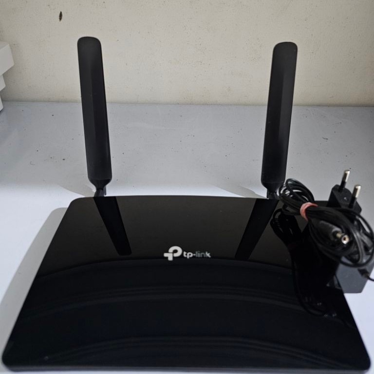 TP=LINK TL=MR6400 V.4.0ALL OPERATOR 300Mbps wireless  N 4G LTE Router+adaptor bonus kabel Lan 1m