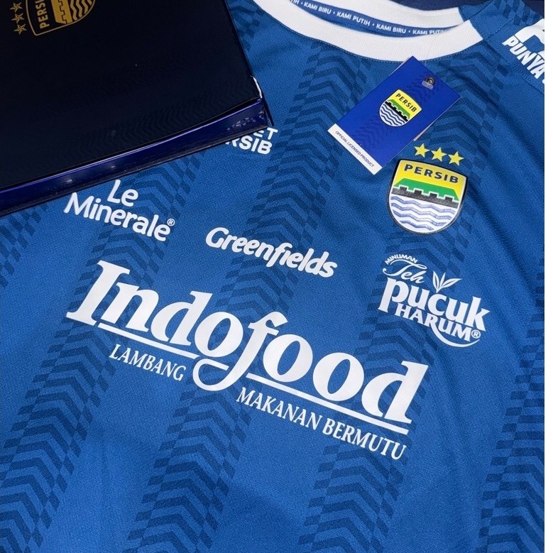 Jersey PERSIB replica BNWT + Signed Tyronne 10