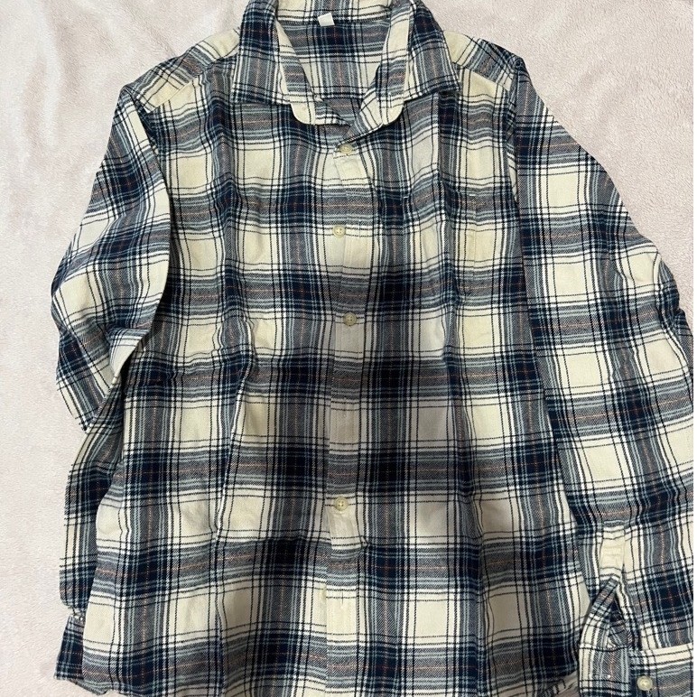 uniqlo flannel black and white (bukan harga asli)