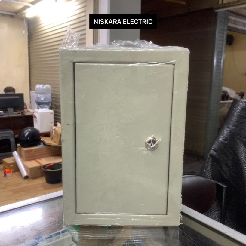 Box Panel Ukuran 20x30x18 Indoor