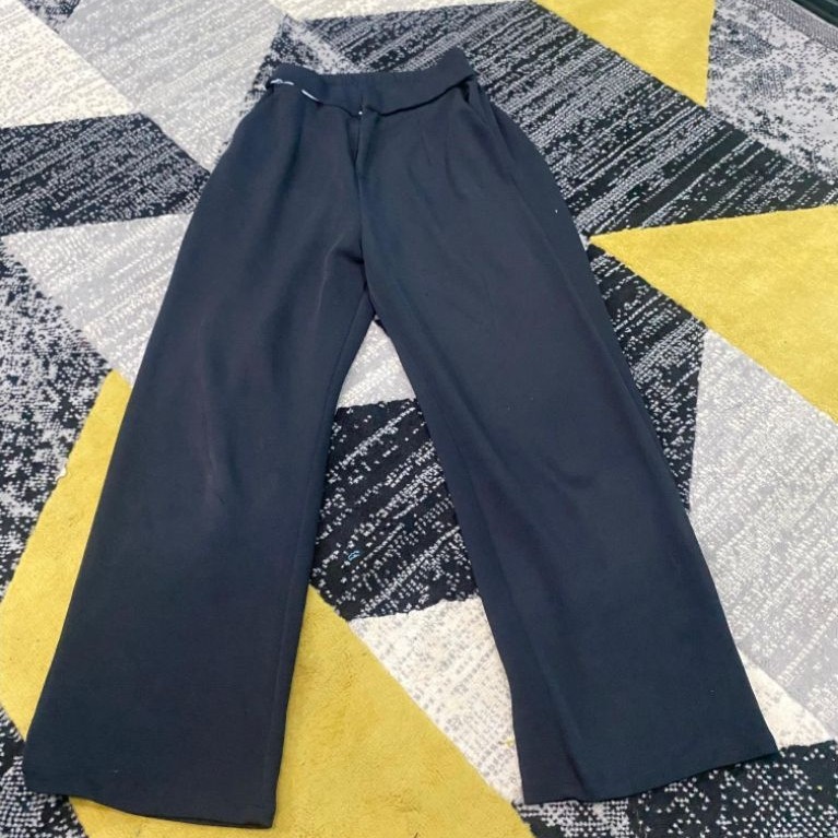 preloved celana scuba
