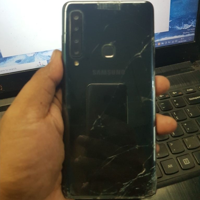 samsung a9 6/128 | retak atas