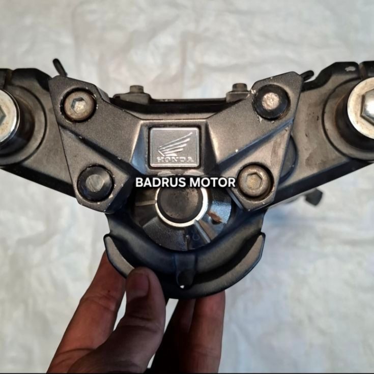 Shock depan set T segitiga CB 150R Led ori copotan normal