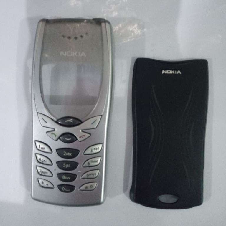 Casing Nokia 8250 Warna Silver Hitam — Sarung Pelindung HP Jadul