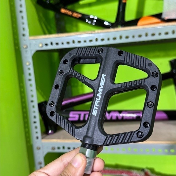 PEDAL TAPAK LEBAR STRUMMER NYLON BLACK-PEDAL BMX