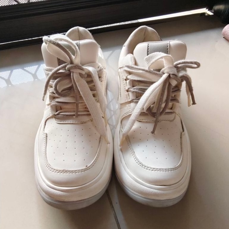 PRELOVED sepatu wanita sneakers Ricosta