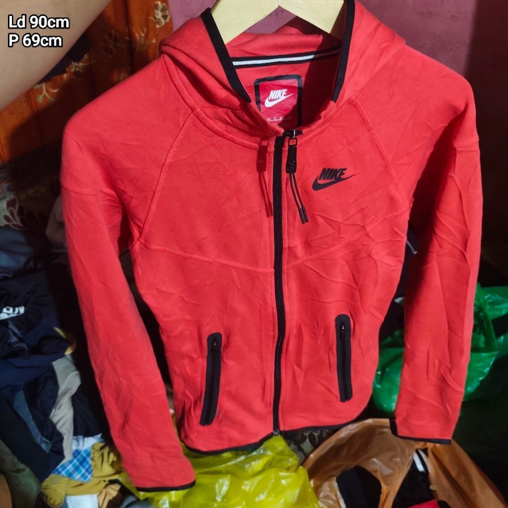 Nike tech