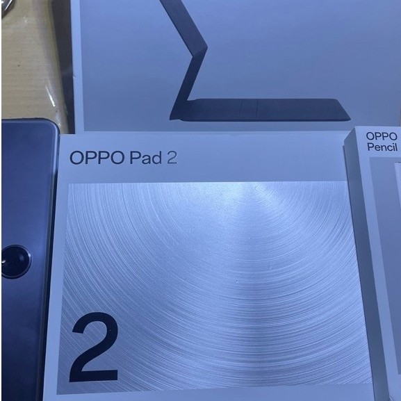 OPPO Pad 2 dengan OPPO Pencil tablet warna silver