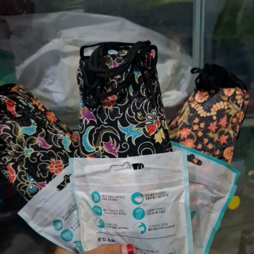 MASKER KN94 BATIK ISI 10