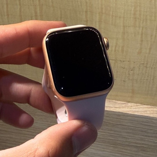 AppleWatchSE