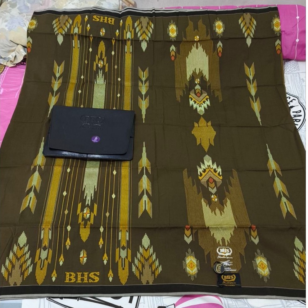 SARUNG BHS MASTERPIECE SGW GOLD LIKE NEW