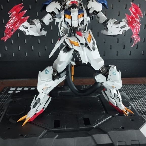 wolf model barbatos 1/100 sudah rakit