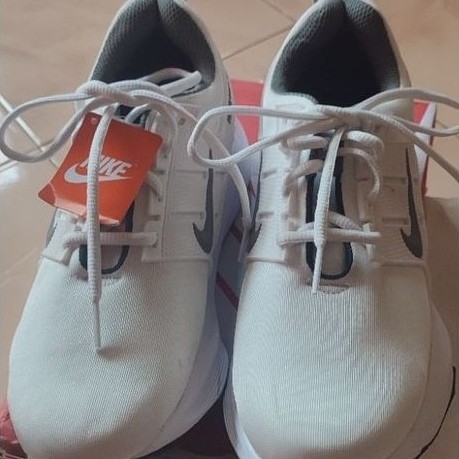 Sepatu Sneakers / Running Nike Air 270 Putih Size 40