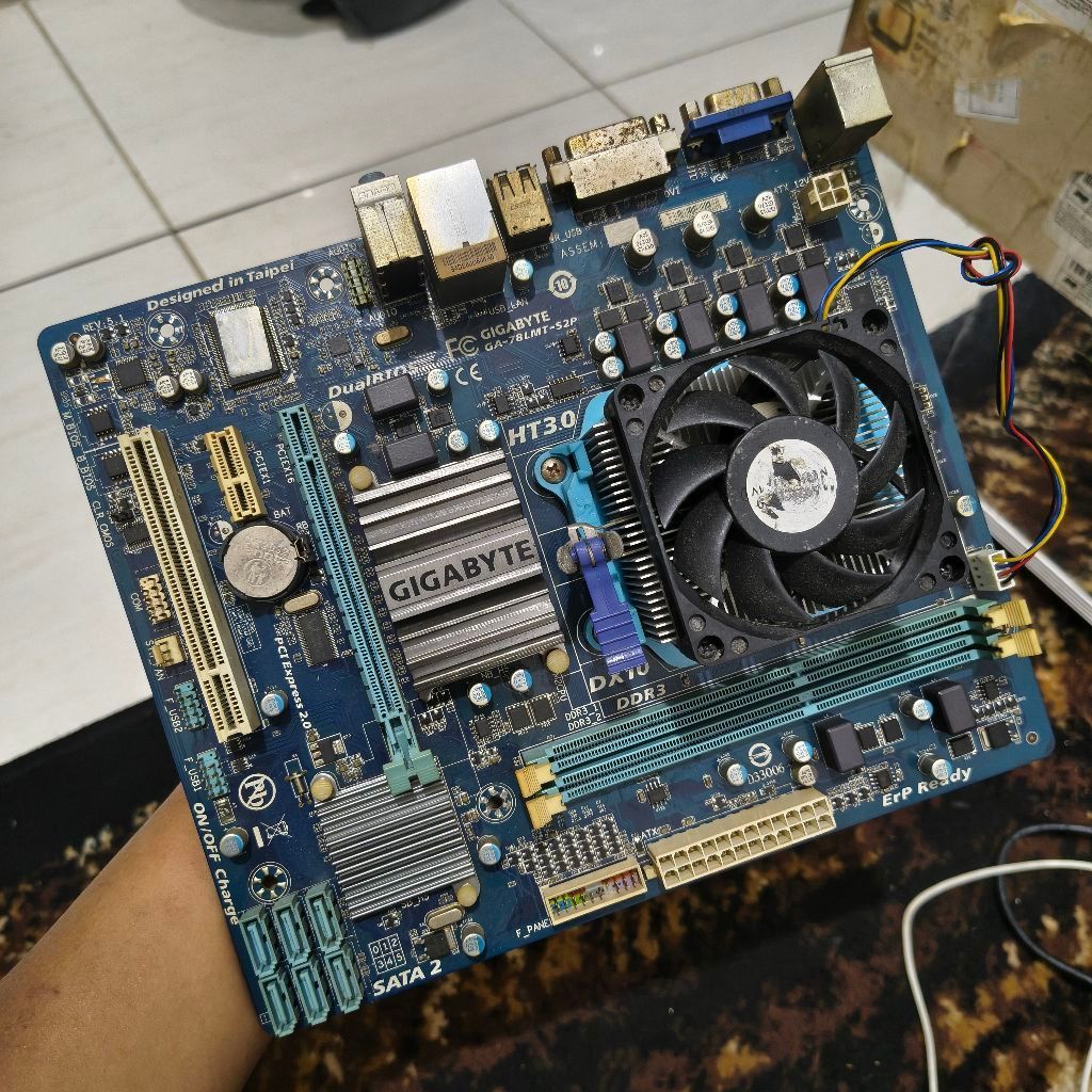 Paket Motherboard Processor, Gigabyte AM3+ + AMD FX8320 Normal