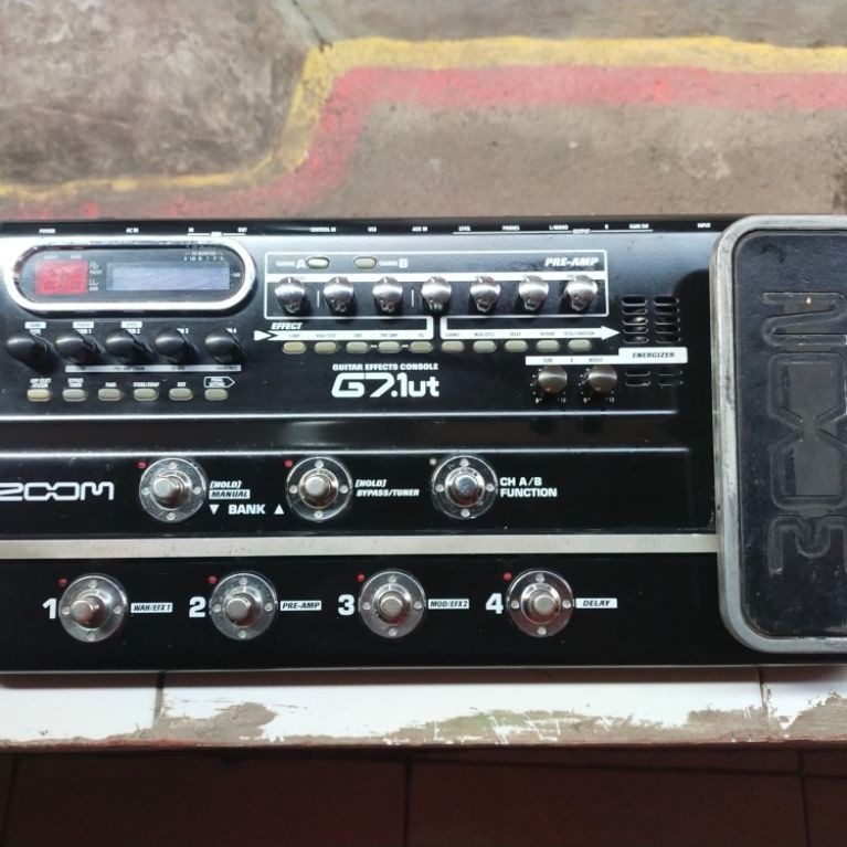 PEDAL MULTI EFEK GITAR ZOOM G7.1ut ORIGINAL MADE IN JAPAN Efek Gitar Zoom G7.1ut Multi Effect Gitar 