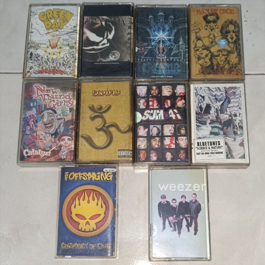 kaset GREEN DAY-Dookie / HELLOWEEN-The Dark Ride / KREATOR-Cause For Conflict / MOTLEY CRUE-Greatest