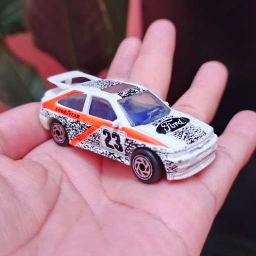 Diecast Matchbox Ford Escort RS Cosworth Rally Car Good Year 1/64 Loose