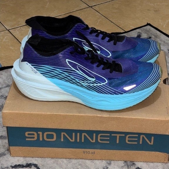 Sepatu running 910
