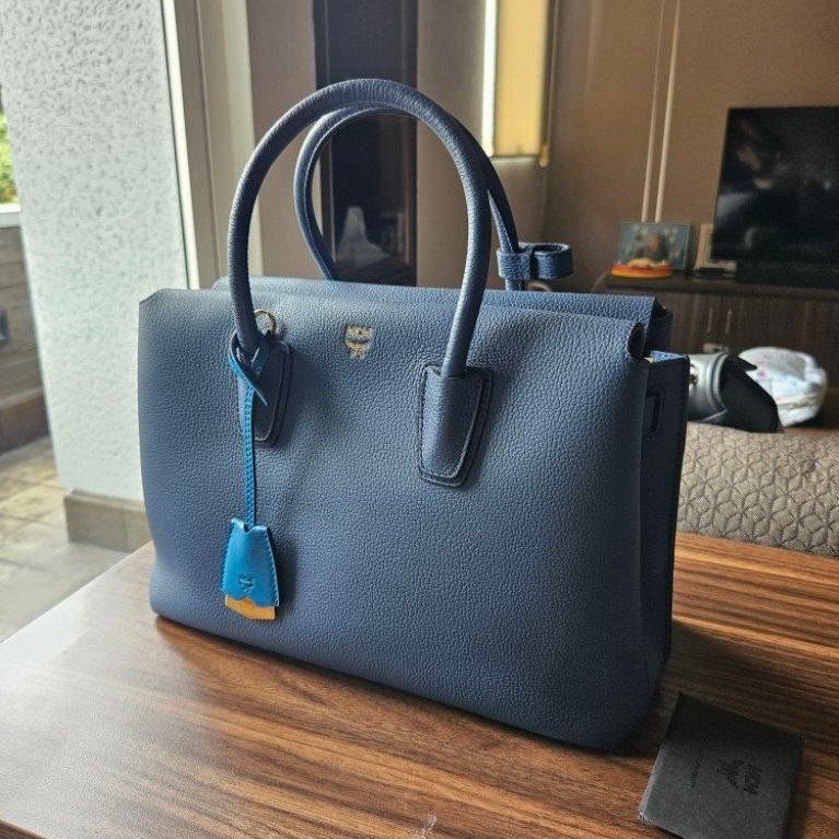 [Preloved] Tas MCM Milla Tote Ori 100% Kulit Navy Medium