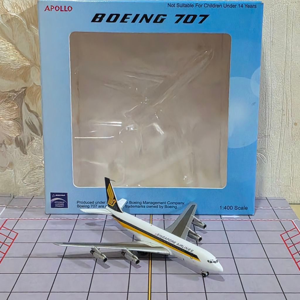 Model Pesawat APOLLO Boeing 707 Skala 1:400 Singapore Airlines