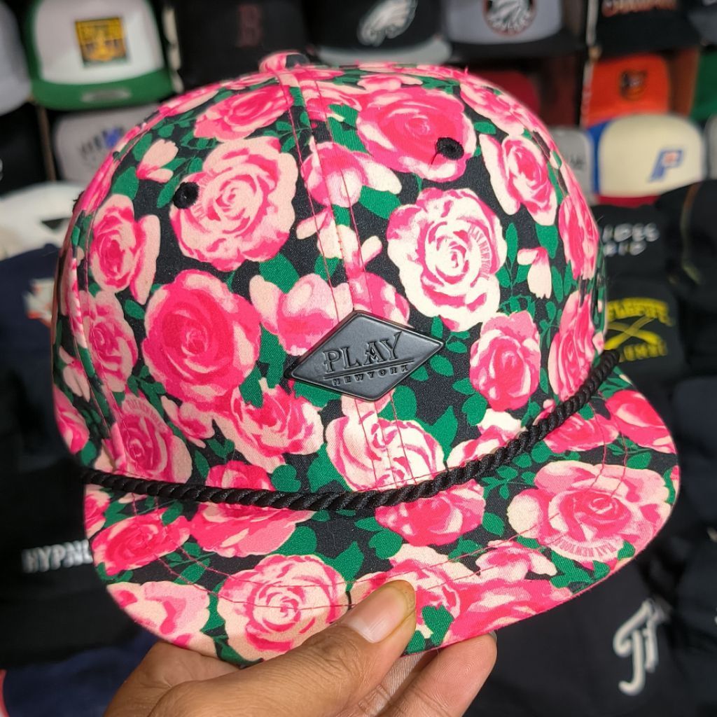Topi visor pendek Play Boy full print