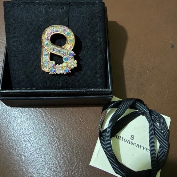 Brooch Buttonscarves (the alphabet brooch B rosegold) Bros Buttonscarves