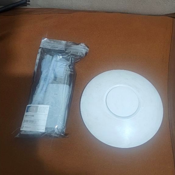 Ubiquity unifi AC lite wifi dan PoE adaptor Ubiquity