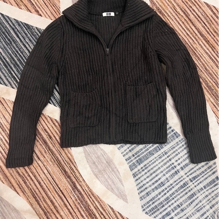 UNIQLO U Lambswool Blend Zip Up Jacket Knit Hitam Size S – Wool Blend