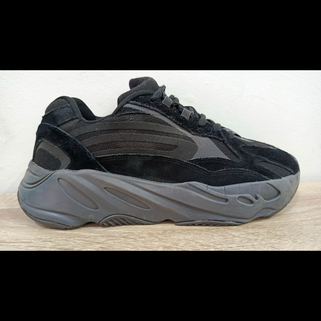 Second Shoes ORI - Adidas Yeezy Boost 700 V2 size 43