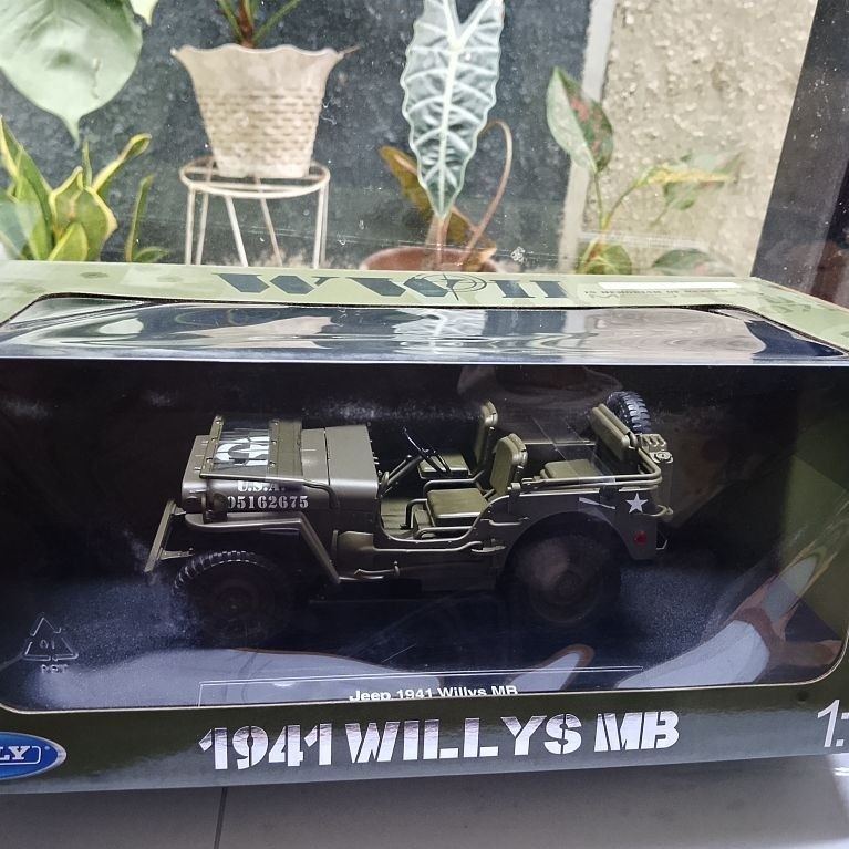 Diecast mobil Jeep Willys MB 1941 model atap buka skala di 1:18 miniatur mainan militer metal Welly 