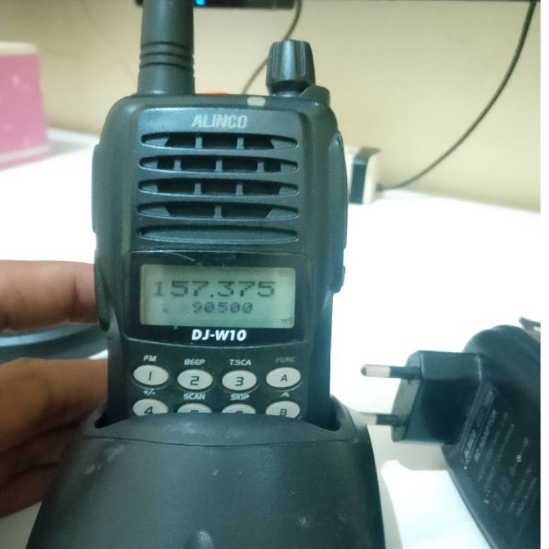 HT ALINCO DJ-W10 VHF ORIGINAL BEKAS SEGEL NORMAL