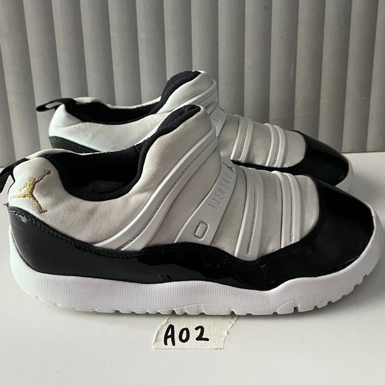 Sepatu Anak Nike Air Jordan 11 Retro Size 35/22cm
