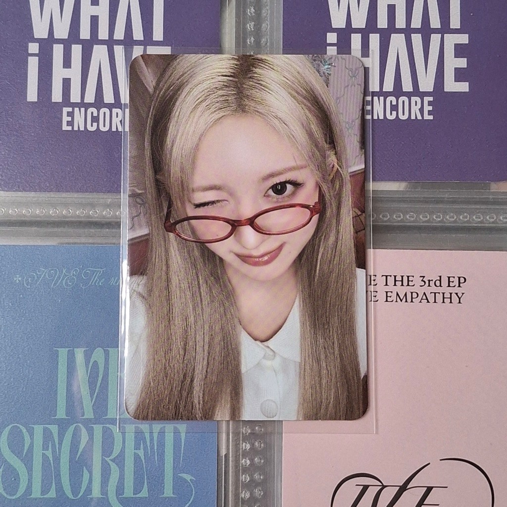 Photocard (PC) IVE Gaeul Season’s Greetings