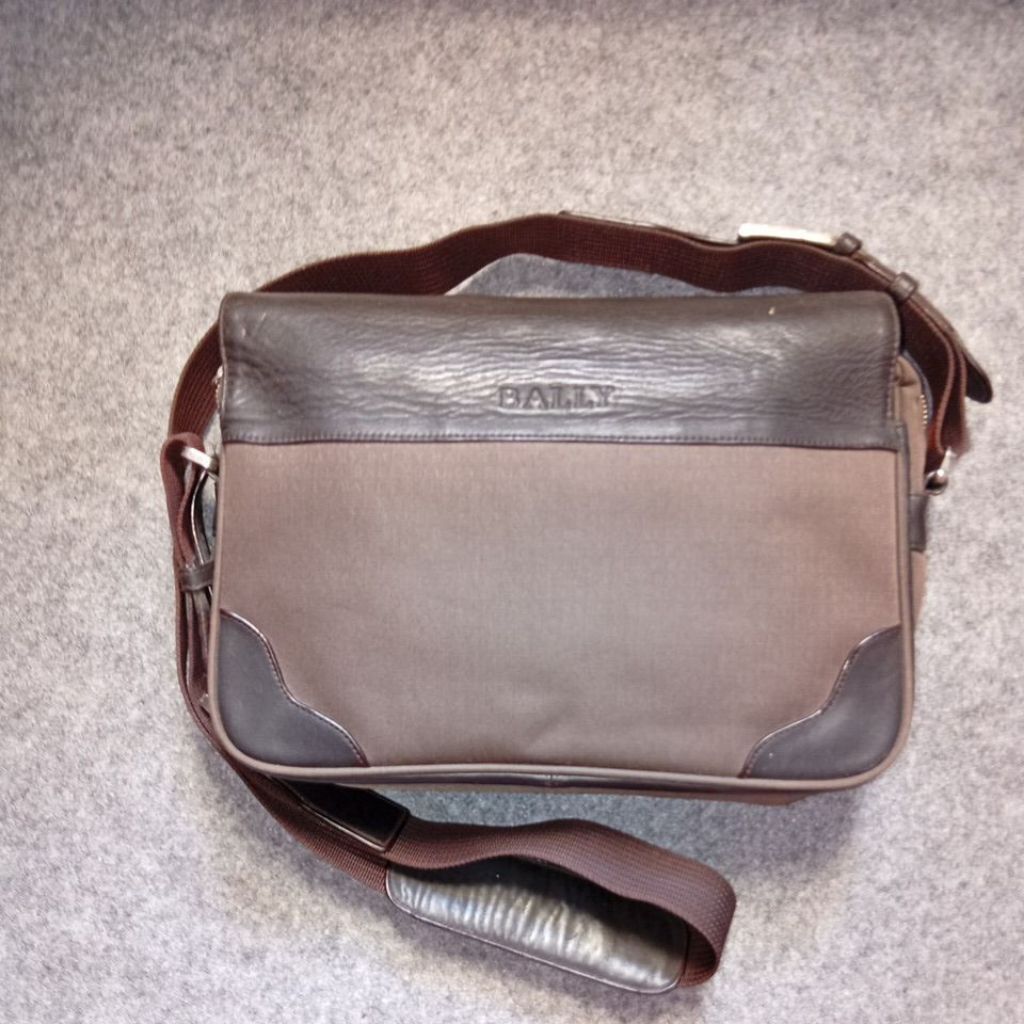 tas selempang pria - bally - preloved