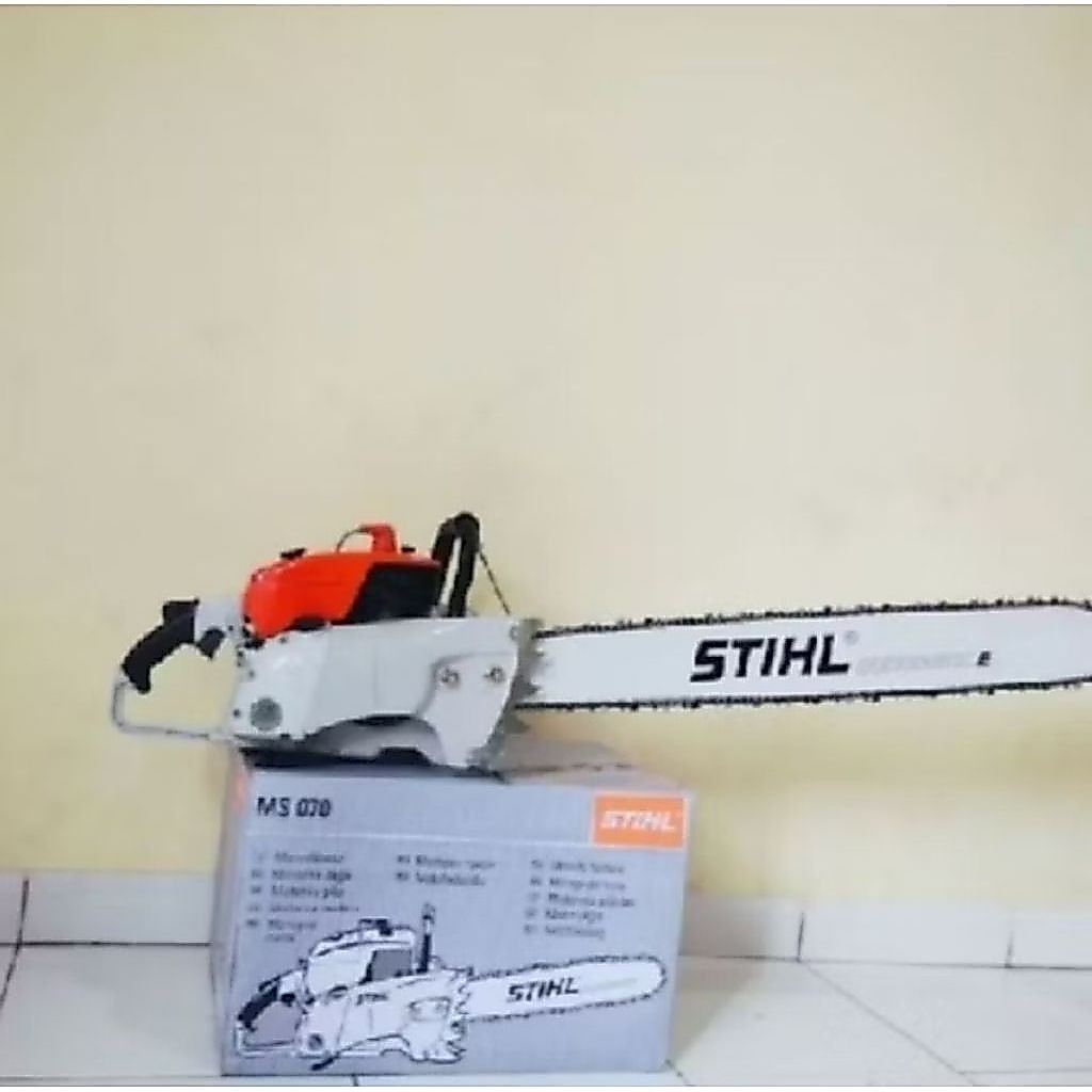 Mesin Potong Kayu STIHL MS 070 dengan Bar 36 Inch, Desain Ergonomis, Kapasitas Bahan Bakar 1.20 L