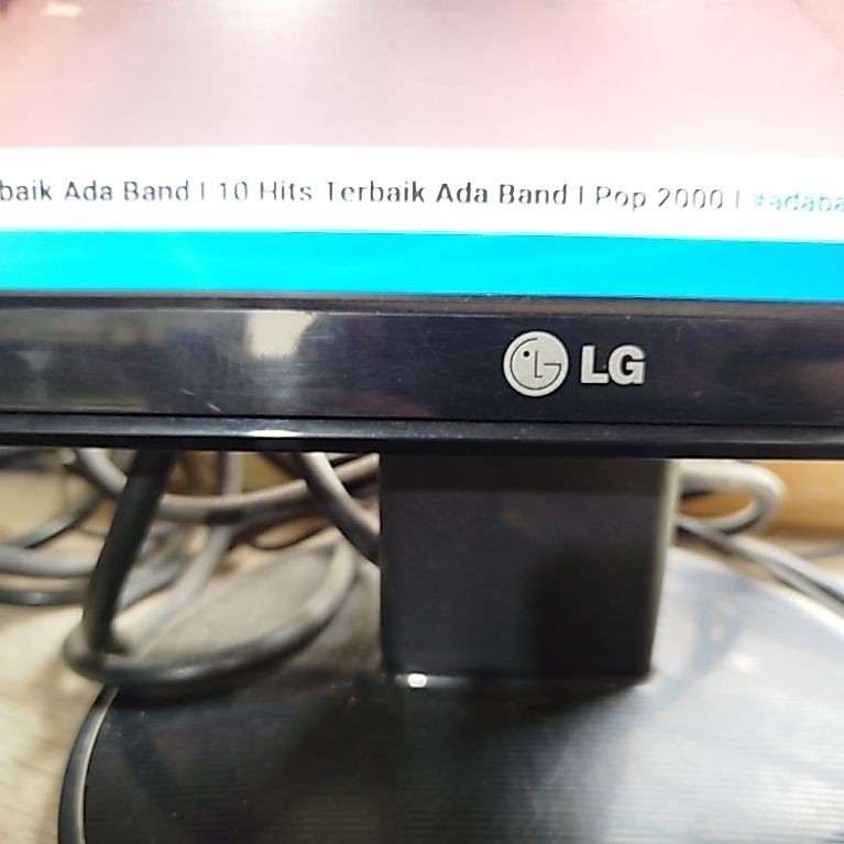 LCD monitor 16 inch,merk LG flatron w1642s,kondisi normal siap pakai