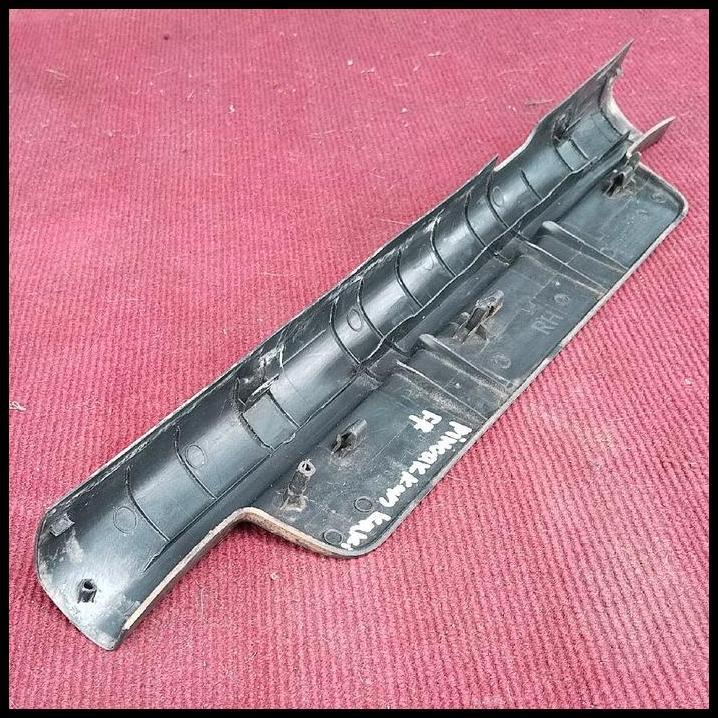 TERBARU SCUFF PLATE SIL SILL PLATE PIJAKAN KAKI DEPAN KANAN 67913-BZ010 ORIGINAL COPOTAN TOYOTA AVAN
