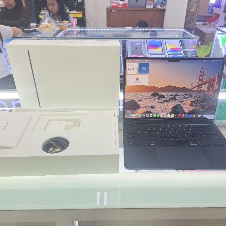 Second Apple Macbook Air M2 13" Inch 16/256GB SSD Midnight Ex IBOX Mulus Fullset Original