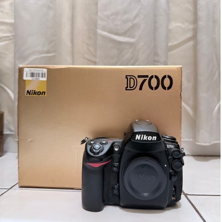 Kamera DSLR Nikon D700 Fullset Body Only D 700